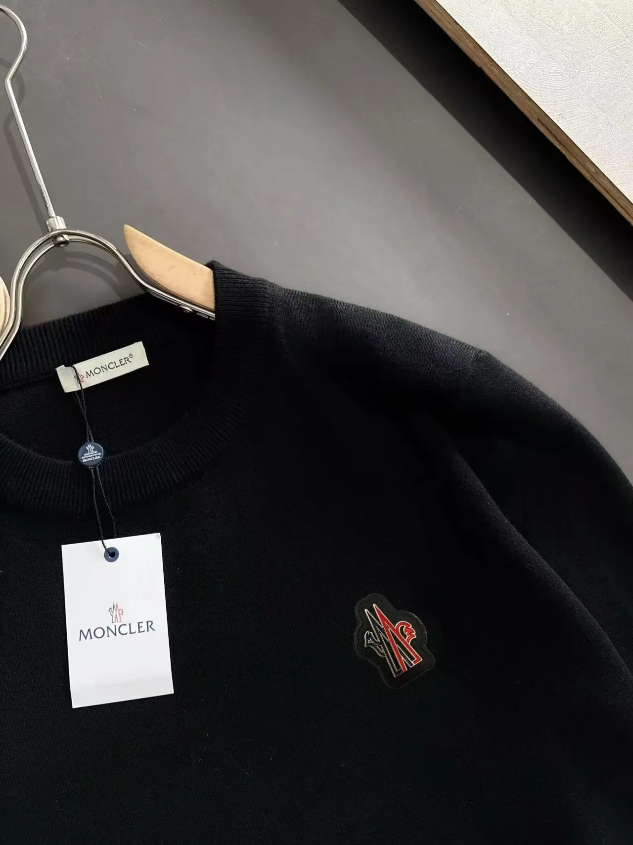 P110，〖 𝐌𝐎𝐍𝐂𝐋𝐄𝐑~ 〗💥 New Arrival ～ Classic 。 ， ， ， ， ， 。 ， Versatile Hot Sale✨✨ ！ ！ ：Black White Size：M L XL XXL 3XL( 200 )